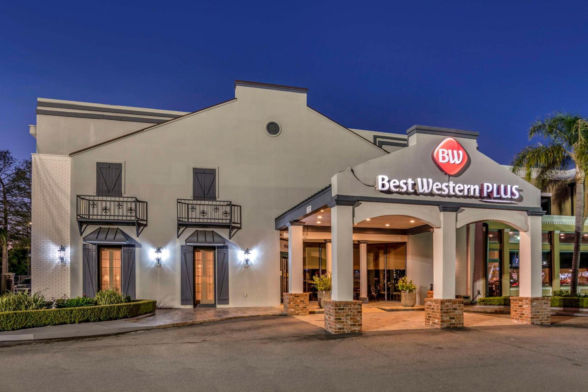 Best Western Plus Westbank Hotel Harvey Exterior photo